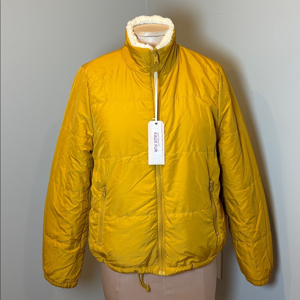 Love Tree Reversible Cropped
Puffer Jacket Size Large NWT Yellow